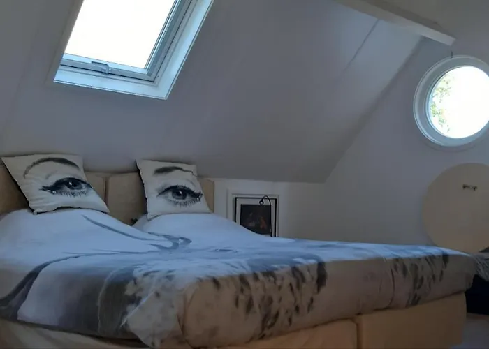 Semesterbostad De Hooge Woeste Emst